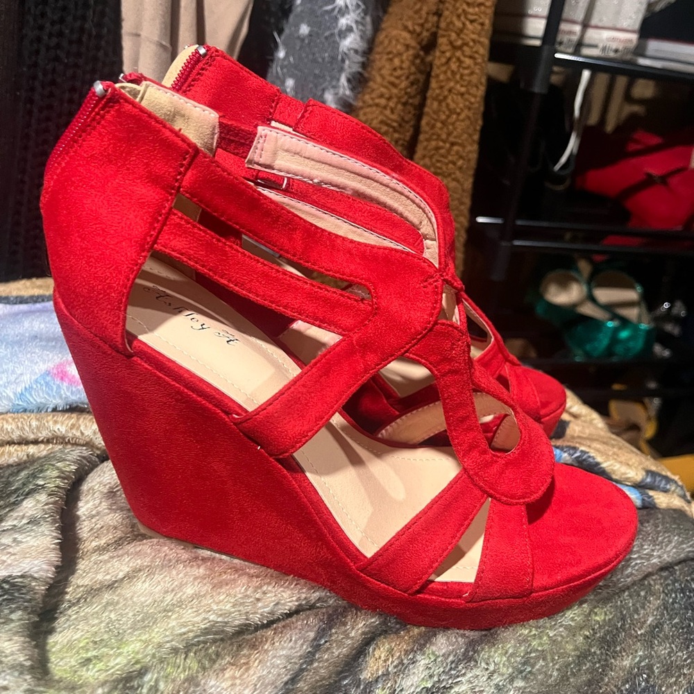 Red Wedges
